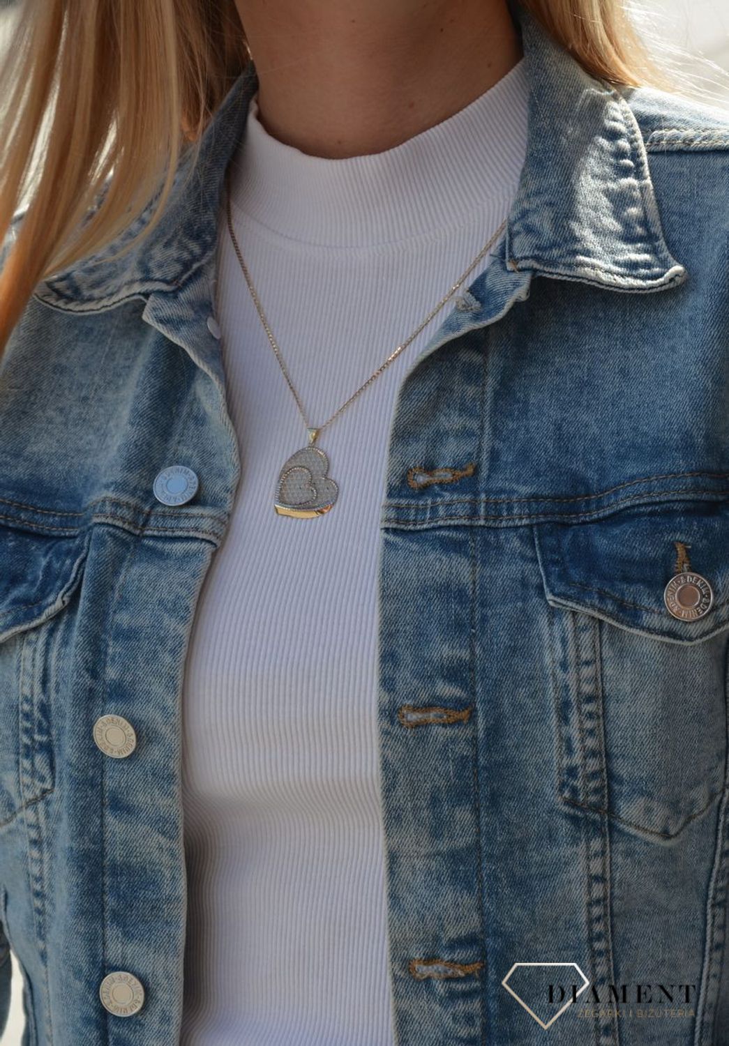 Złoty wisiorek na łańcuszek o ponadczasowej formie serca, wykonany z 8-karatowego złota to biżuteria symbolizująca głęboką miłość i oddanie .Zapraszamy!.jpg